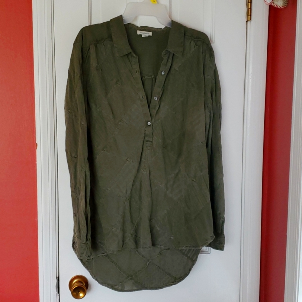 Sundance olive green shirt with tab cuffs. It is size large and machine washable